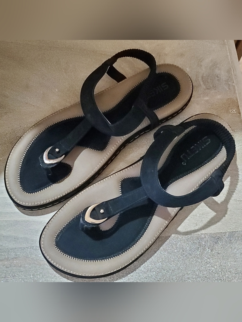 SIKETU  T STRAP SANDAL BLACK. SZ 42. NEWER. ELASTIC ANKLE STRAP